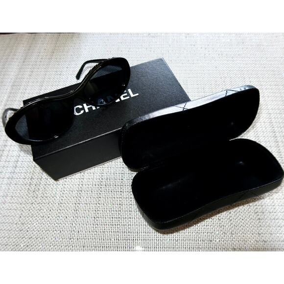 Chanel oval sunglasses with chanel on top the idol sunglasses - Picture 1 of 6
